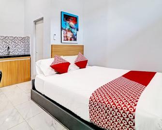 Urbanview Hotel Syariah @ Waskita Residence Telanaipura - Jambi - Bedroom