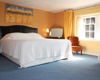 Manor Farm Bed & Breakfast - Chippenham - Bedroom