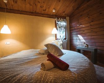 Fuente del Lobo Glamping & Bungalows - Adults Only - Pinos Genil - Habitación