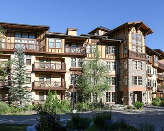 1205B - Double Queen Standard Eagle Springs West condo - Solitude - Budova