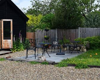 Sandhurst Farm Forge - Sittingbourne - Patio