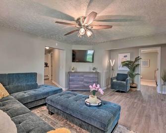 Quaint Dtwn Murfreesboro Cottage W/ Lush Yard - Murfreesboro - Sala de estar