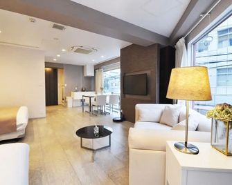 大阪森拉克斯旅館 - 大阪 - 客廳