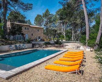 Stunning panoramic views and heated pool in Roussillon - Roussillon - Zwembad