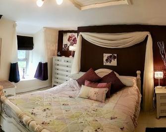 Brecon Boutique Breaks - Brecon - Bedroom