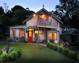 Como Cottage Accommodation - Olinda - Building