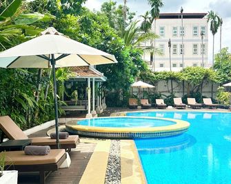 Memoire d' Angkor Boutique Hotel - Ciudad de Siem Riep - Piscina