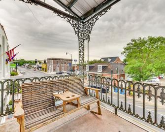 Charming Louisiana Getaway w/ Furnished Balcony! - New Roads - Balcón