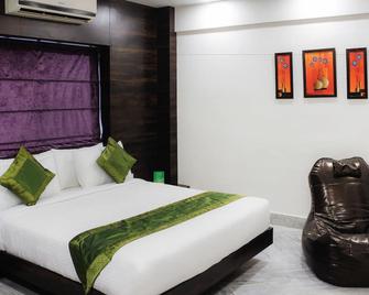 Hotel Indralok Inn - Lonavala - Bedroom