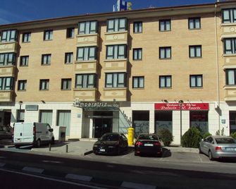 Hotel Puerta De Ocana - Ocaña - Edificio