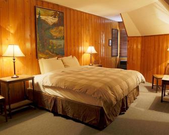 The Lodge at Bow Lake - Lake Louise - Bedroom