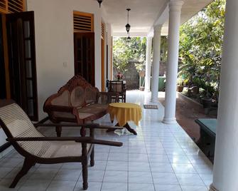 Guesthouse Sunshine - Aluthgama - Patio