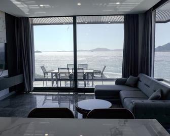 Bodrum Ada Apart Hotel - Mugla - Wohnzimmer