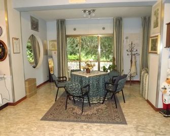 King Hotel - Fiuggi - Eetruimte