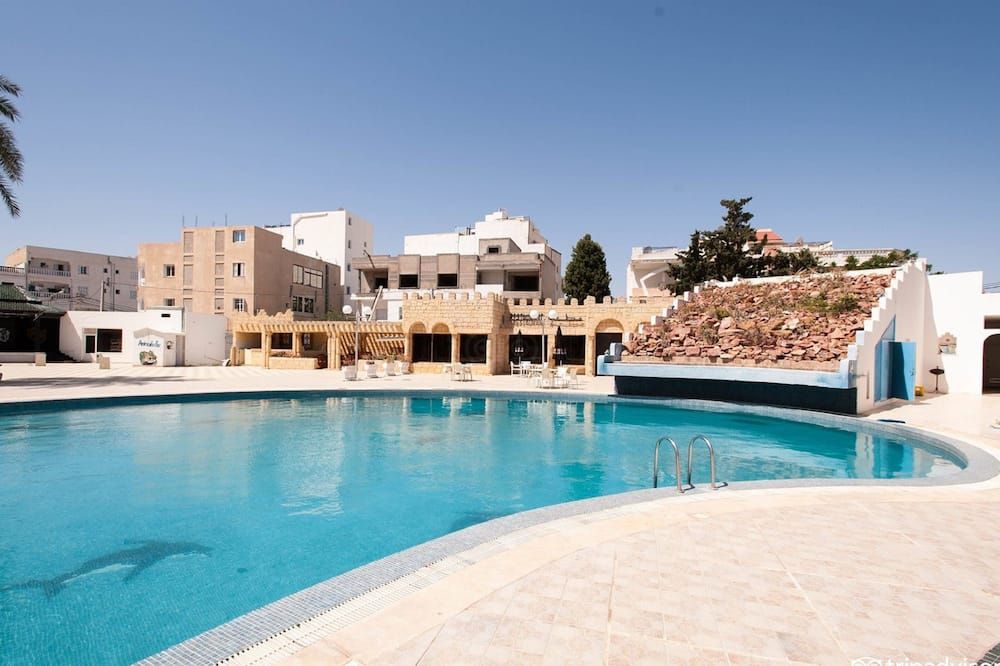 فندق مركز المنستير - المنستير - حوض السباحة