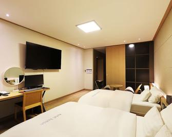 Bolton Hotel - Gwangju - Bedroom