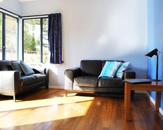 Driftwood Apartments - Esperance - Living room