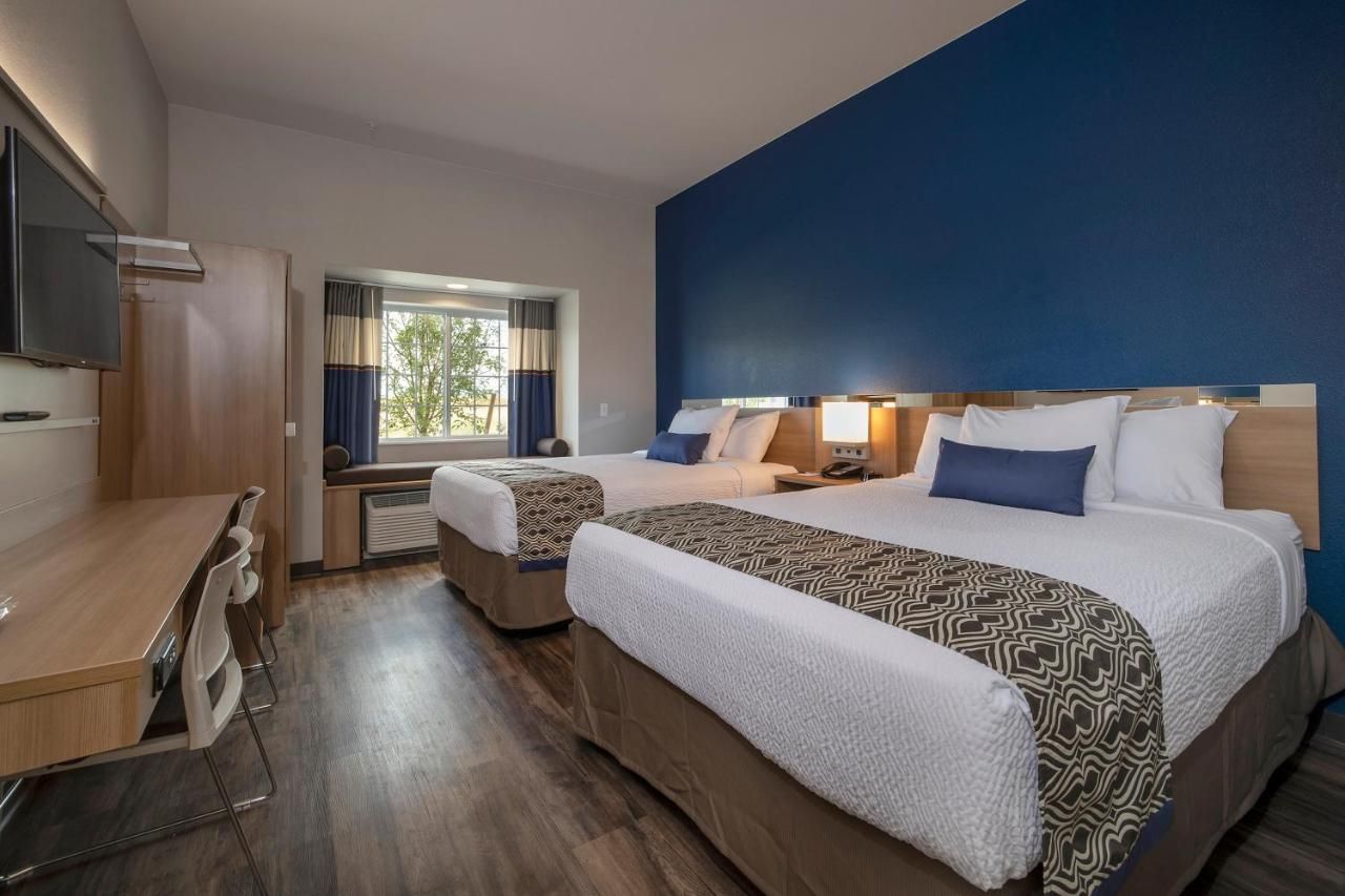 Microtel Inn & Suites by Wyndham Loveland thumbnail 2
