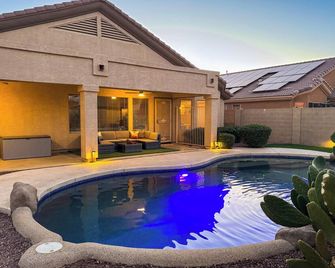 Sunny Desert Escape With Heated Pool! Near Spring Training, Stadium & Westgate - El Mirage - Pool