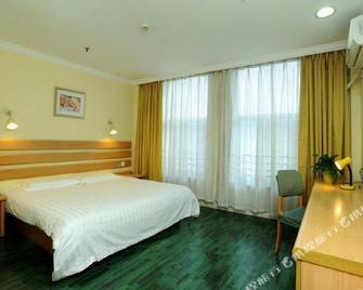 Home Inn (Harbin Daowai Antarctic Bus Station Medical University First Hospital Branch) - Harbin - Habitación