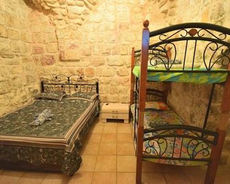 אכסניית צ'יין גייט (אכסניית השלשלת) - ירושלים - חדר שינה