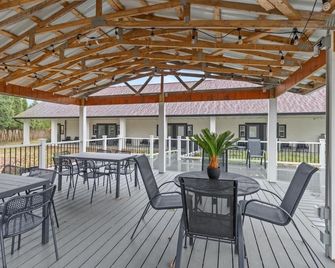 Blue Star Motel - Douglas - Patio