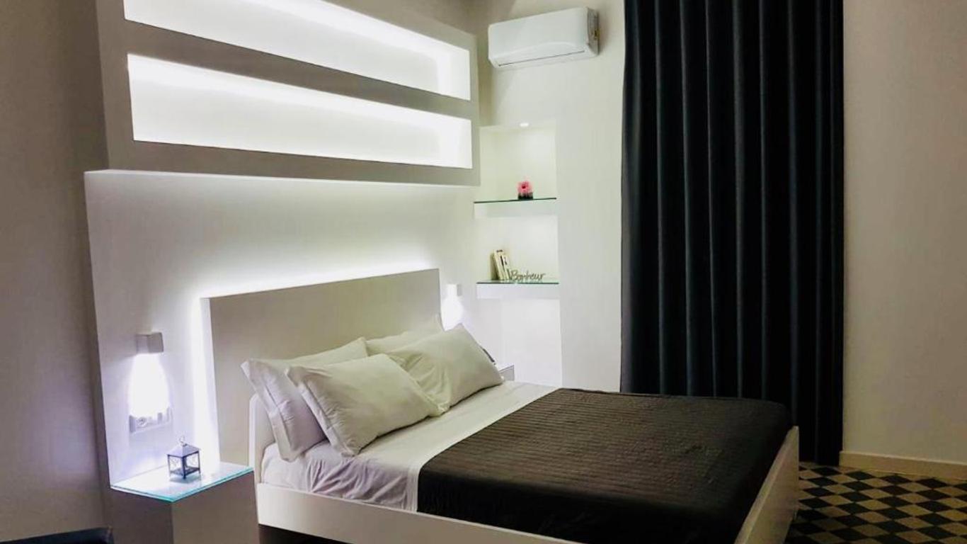 Villa Adelaide suite & room