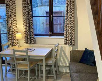5 Stable Cottages , Hartington Road, Cromer.North Norfolk. Nr27 0ej - Cromer - Dining room