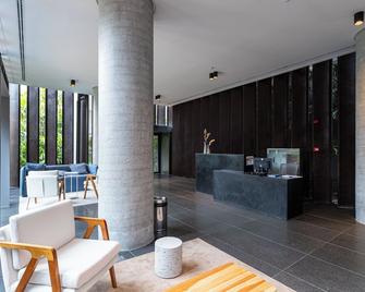 Charlie Onze22 Vila Madalena - Sao Paulo - Front desk