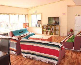 Alpine Lodge - Hostel - Minakami - Sala de estar