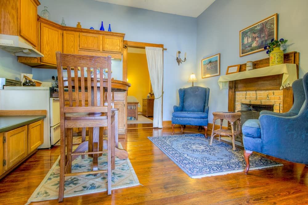 سويتووتر برانش إن - غاينيسفيلي (فلوريدا) - غرفة معيشة