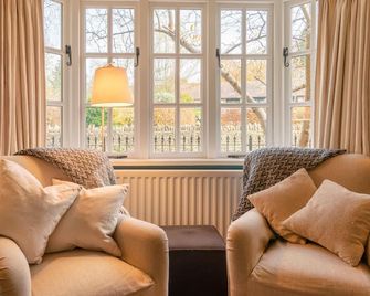 Manor Lodge Cottage - Chipping Campden - Living room