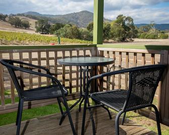 Blue House at Mountainside Wines - Mount Cole - Balcón