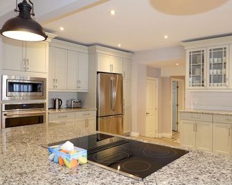 Beach Lodge w/ Hot Tub & Sauna - Long Point - Kitchen