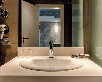 Yit Vía Sevilla Mairena - Aljarafe - Baño