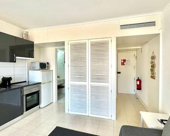 Praia Da Rocha, 808 Tarik, Lovely Studio, Sea View, Air Conditioning, Free Wi-Fi, By Ig - Portimão - Kitchen