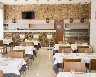 فاياس ريذيدينس - لواندا - مطعم