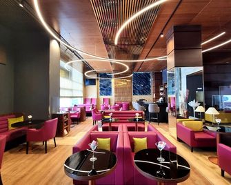 Ramada by Wyndham Cluj - קלוז'-נאפוקה - טרקלין