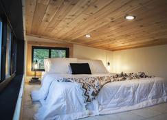 Luxury Tiny Home with Amazing Lake Superior Views - Beaver Bay - Bedroom
