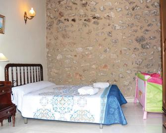 Nice Home In Estellencs With Jacuzzi - Estellencs - Schlafzimmer