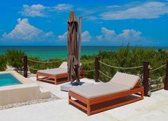 Therasia Luxury beachfront retreat - Telchac Puerto - Pool