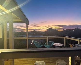 Lakeview Motel & Apartments - Robe - Balcony