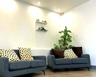 Darlington Suites by SA Stays - Wigan