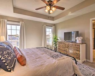 Modern Ozark Home with Spacious Yard and Deck! - Ozark - Bedroom