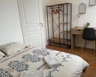 Apartment near AJA and Auxerre train station - Auxerre - Bedroom