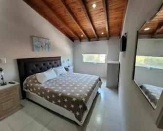 Cordoba Aeropuerto Kempes Quorum Hospital Allende Privado Siglo XXI Universidad Pascal Templo Mormon De Villa Belgrano - Córdoba - Habitación