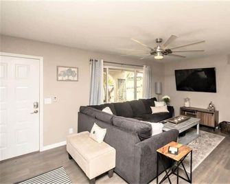 New! Family Lake Havasu Home Close to Of - Lake Havasu City - Wohnzimmer