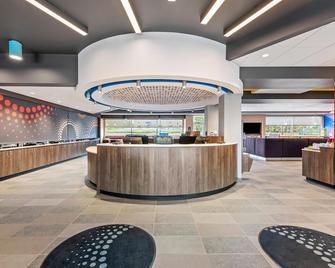 Tru by Hilton Kansas City Airport - Platte Gardens - Рецепція