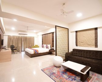 The Xen Suites - Kolkata Airport - Колката - Спальня