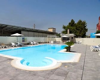 Hotel Il Quadrifoglio - Cerignola - Piscina